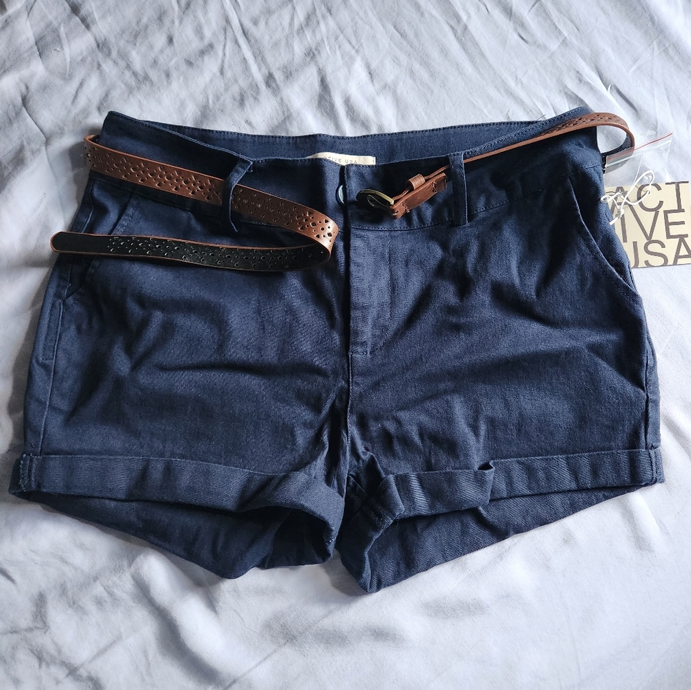 Shorts with belt
